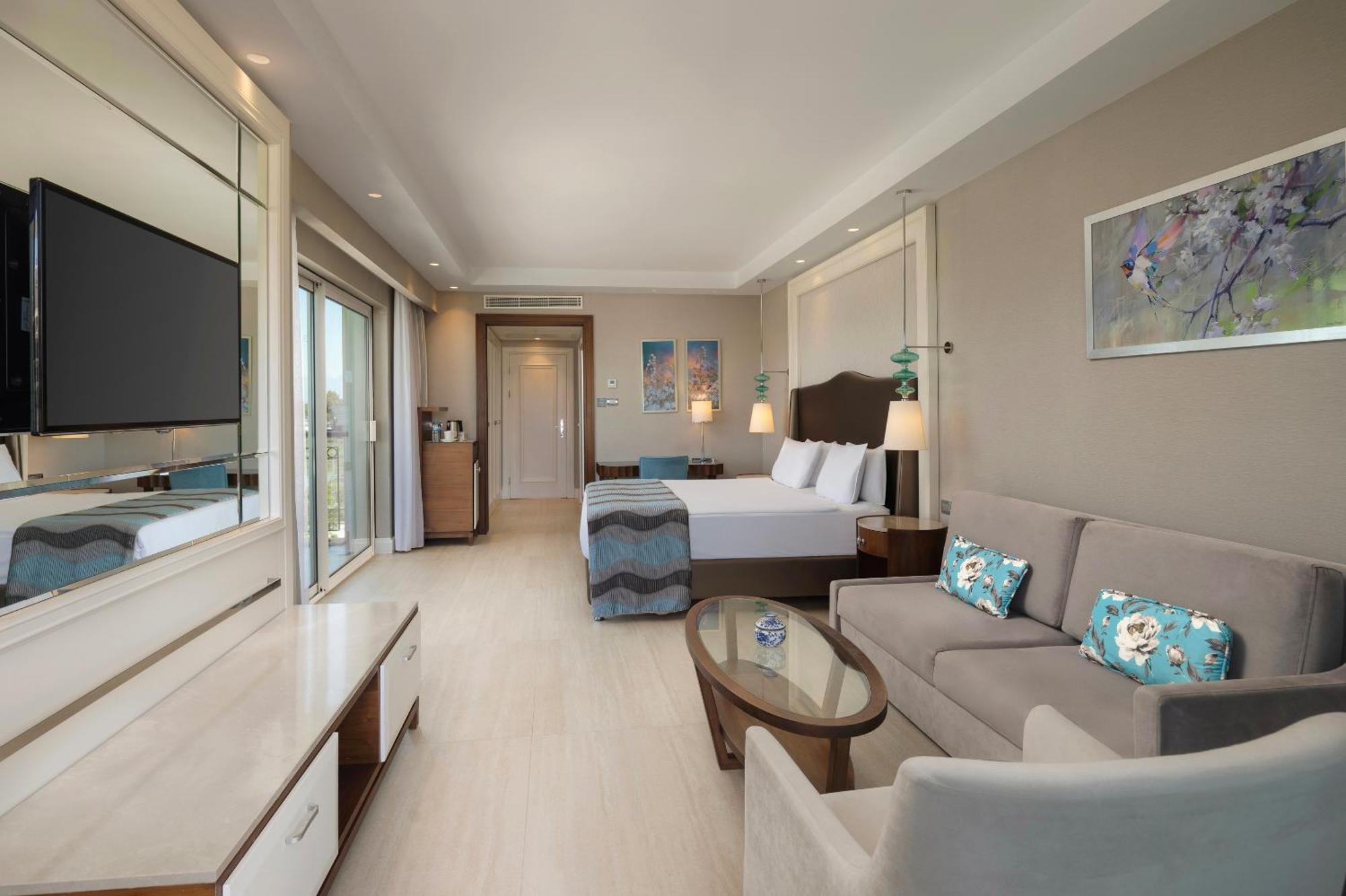 Riverside Room 12