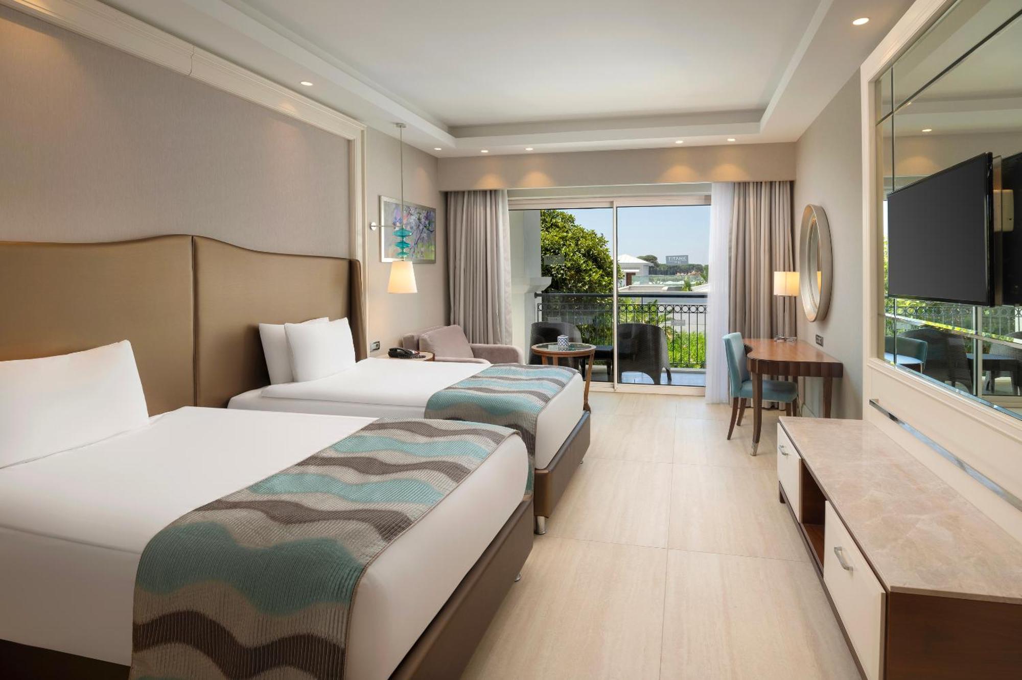 Family Pool Suite Balcony